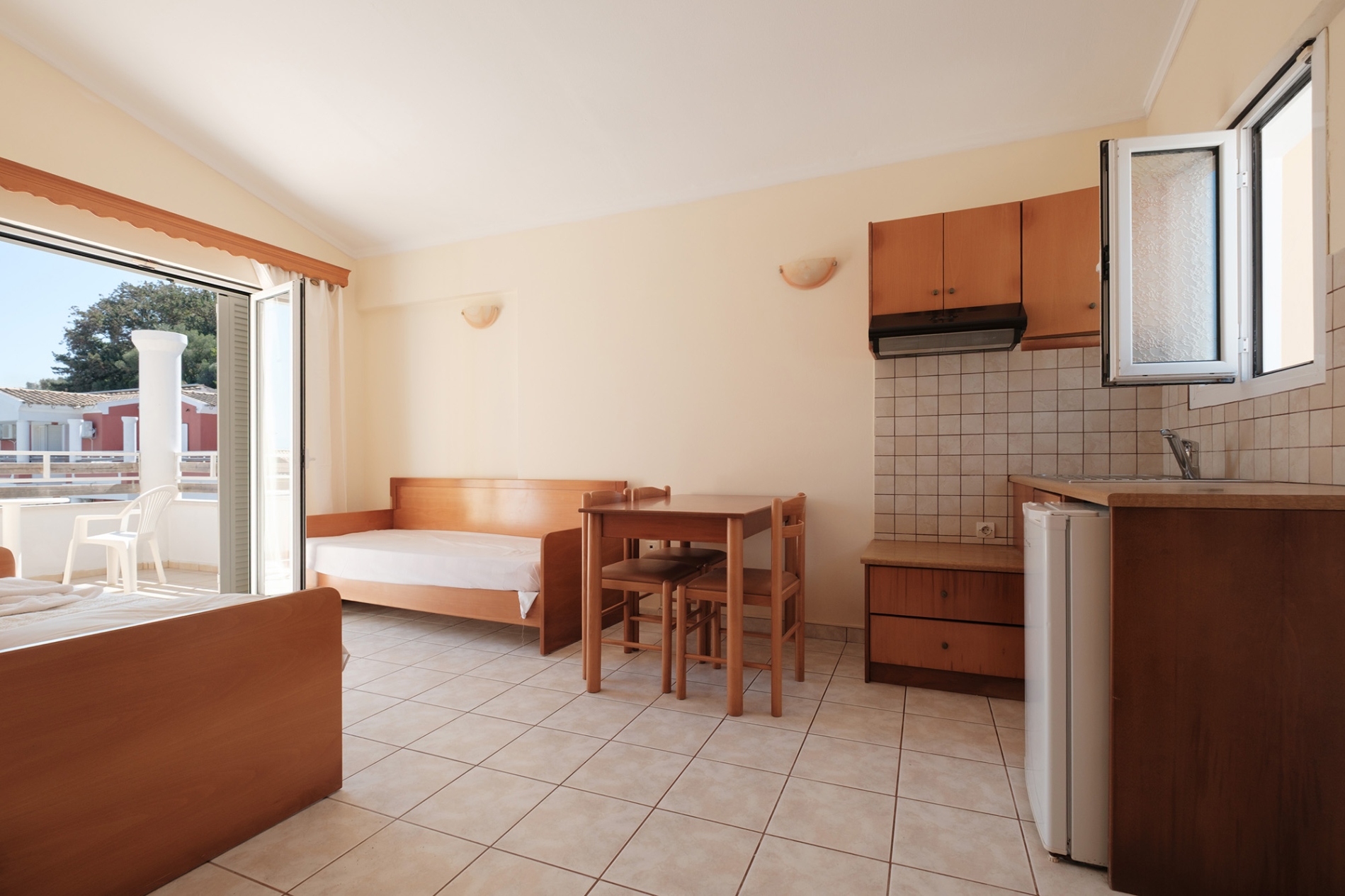 Tiara Holidays - Paradise Hotel Apartments Sidari - One Bedroom Apartment - living room
